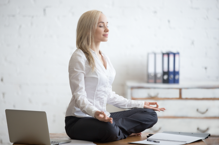 Quelques exercices de Yoga à faire au bureau