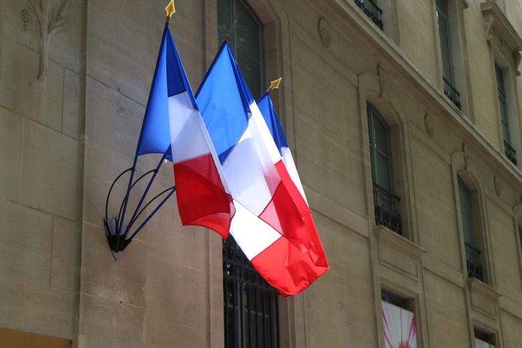 Drapeau France - Ambassade de France et consulat français