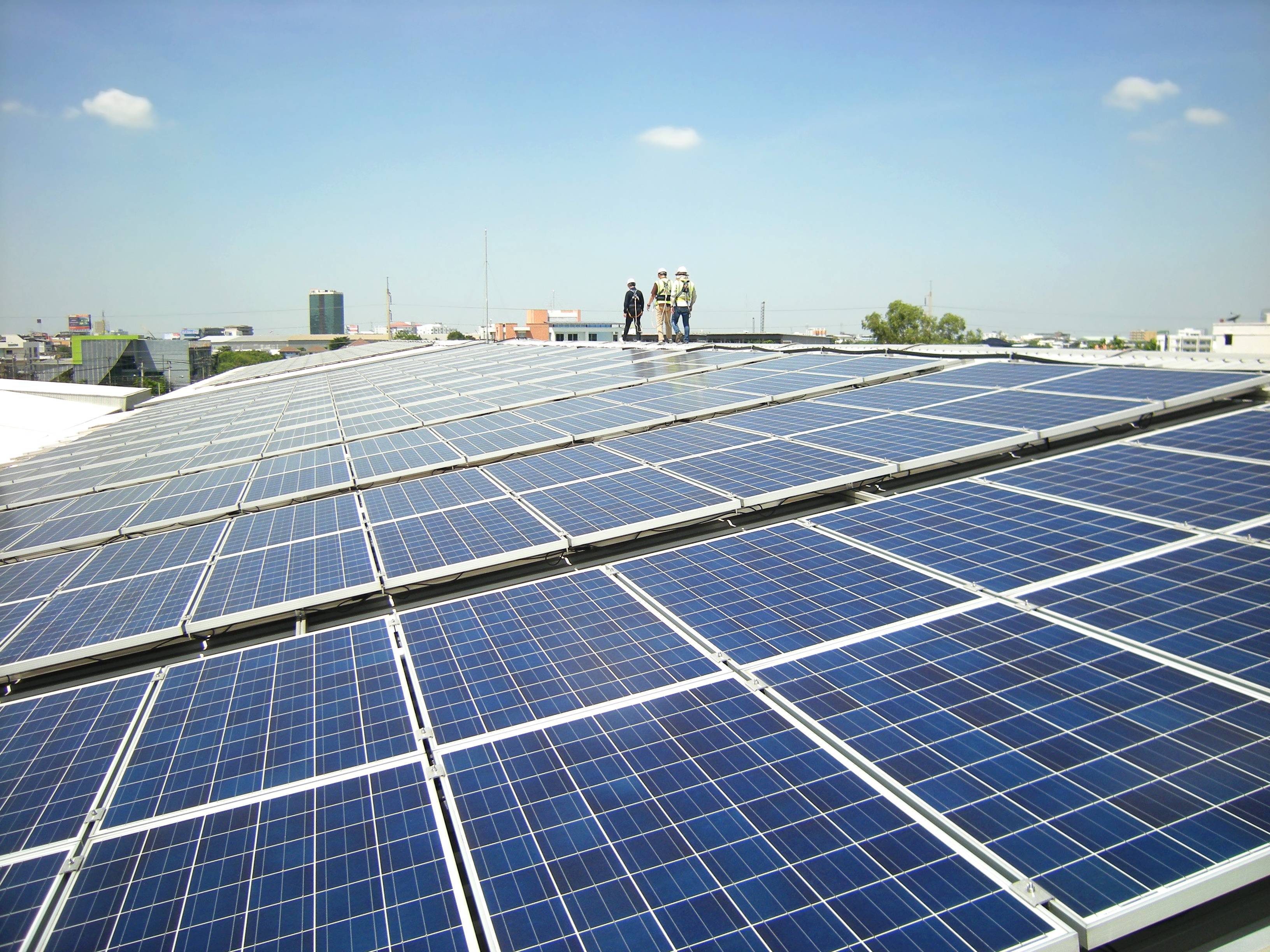 panneaux photovoltaïques hangar solaire