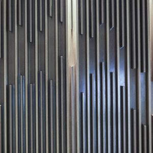 Inox dans la décoration intérieure : exemple d'un habillage mural