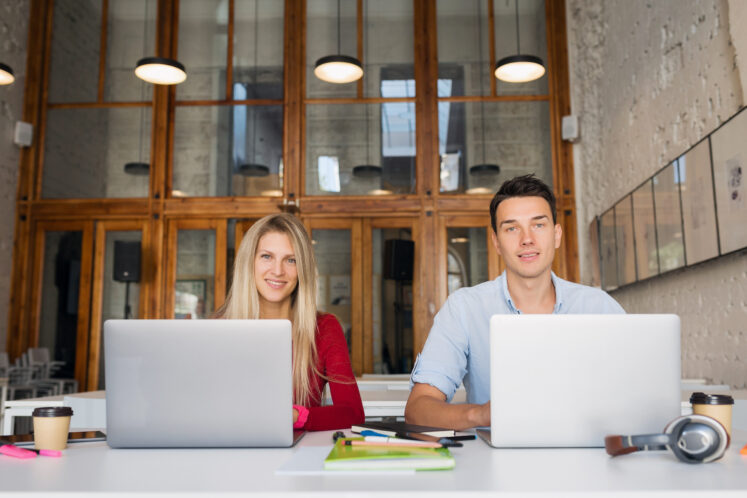 2 freelancers en coworking