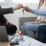 Un courtier immobilier vous aide à obtenir un crédit immobilier