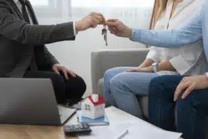 Un courtier immobilier vous aide à obtenir un crédit immobilier