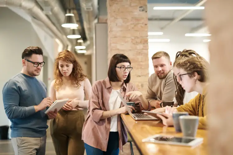 Bureau partagé vs coworking