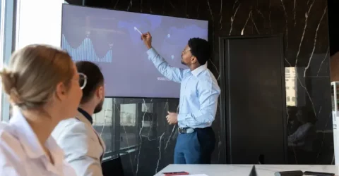 Réunion de direction et powerpoint
