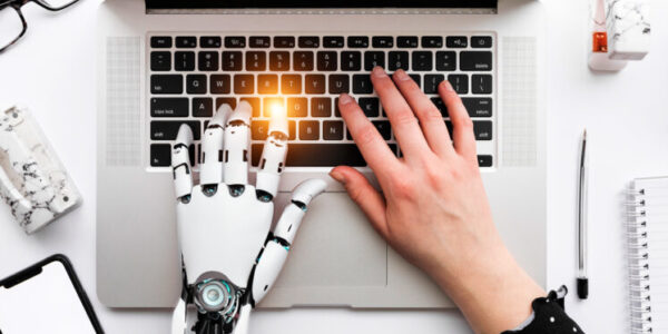 personne-utilisant-outil-ai-au-travail (1)
