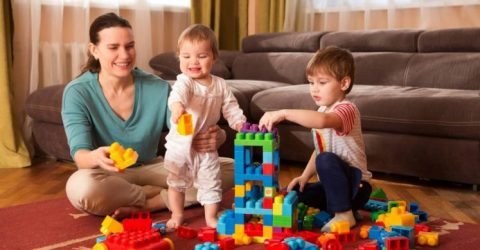 Nounou un des métiers de la petite enfance